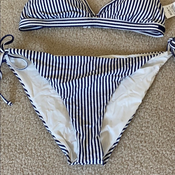 Roxy swimsuit - Picture 2 of 3